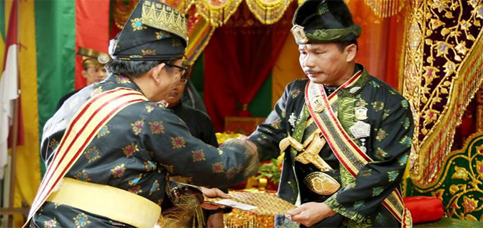 Kenali Kekayaan Adat, Seni, Bahasa, dan Nilai Melayu Kenali Kekayaan Adat, Seni, Bahasa, dan Nilai Melayu