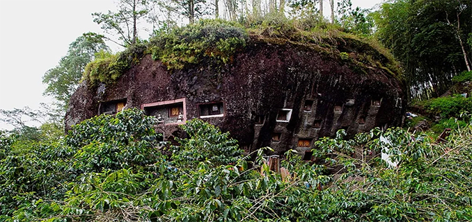 Menggali Akar Budaya Lewat Tradisi Merawat Jenazah