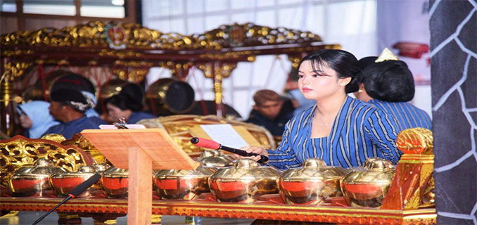 19 Kelompok Budaya Terima Alat Musik Danais