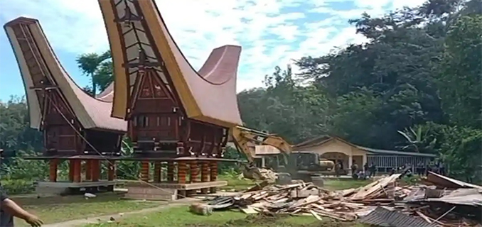 Eksekusi Tongkonan di Toraja dan Krisis Identitas Budaya