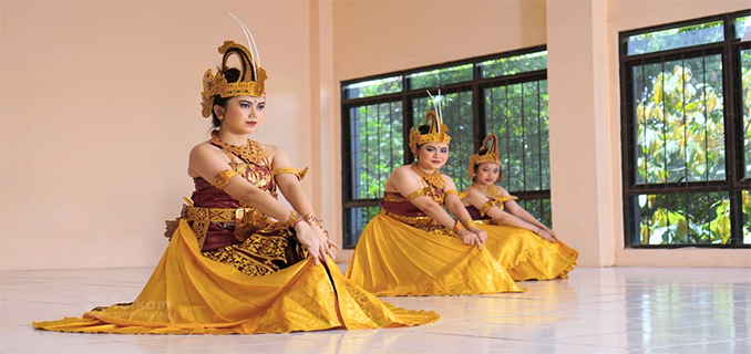 Festival Tomarawola Lestarikan Budaya Lokal Festival Tomarawola Lestarikan Budaya Lokal